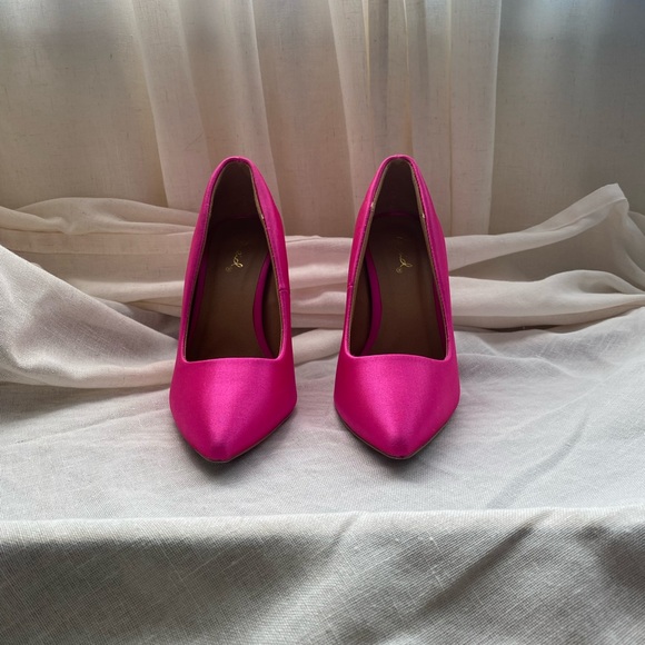 Hot Pink Stiletto Heels with Pointed Toe and High Thin Heel - Picture 2 of 5